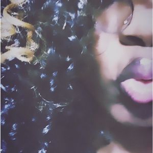 Meet your Posher, E’nyia